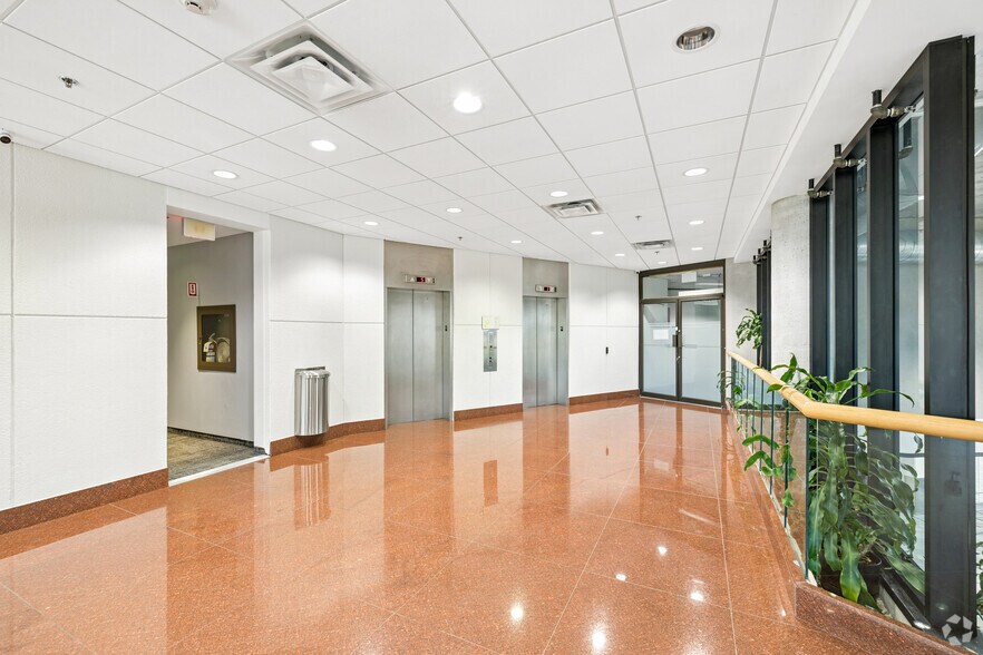 6555 Boul Métropolitain E, Montréal, QC for lease - Lobby - Image 3 of 8