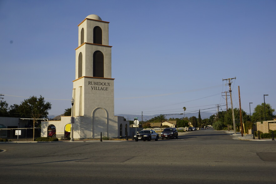 5298-5300 Mission Blvd, Jurupa Valley, CA à vendre - Photo du bâtiment - Image 1 de 1