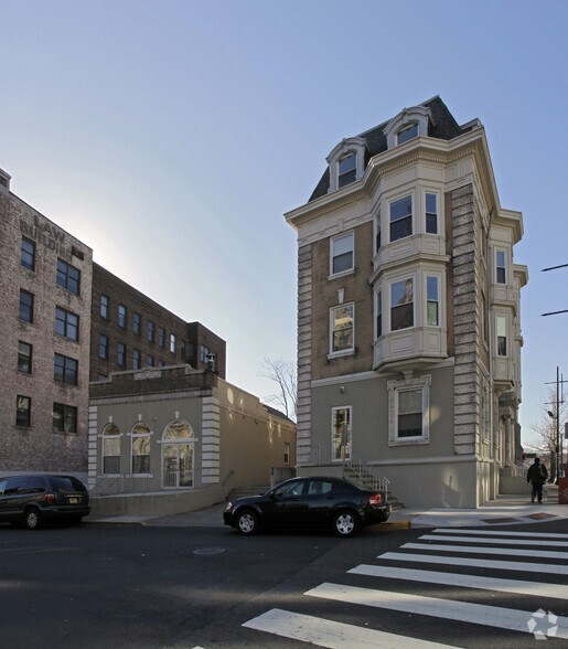 56-60 Hamilton St, Paterson, NJ à louer - Photo du bâtiment - Image 2 de 3