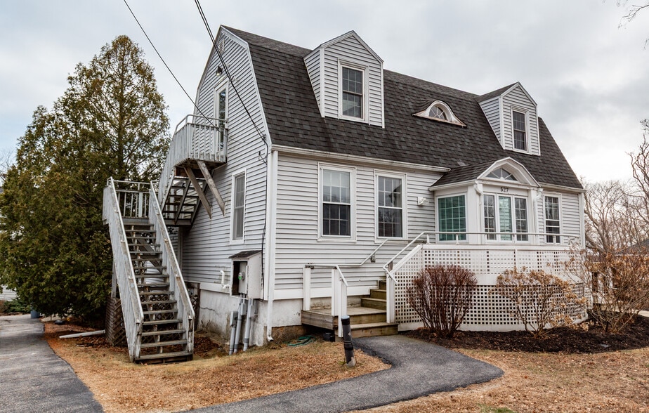 527 Ocean Ave, Portland, ME à vendre - Photo du bâtiment - Image 2 de 8