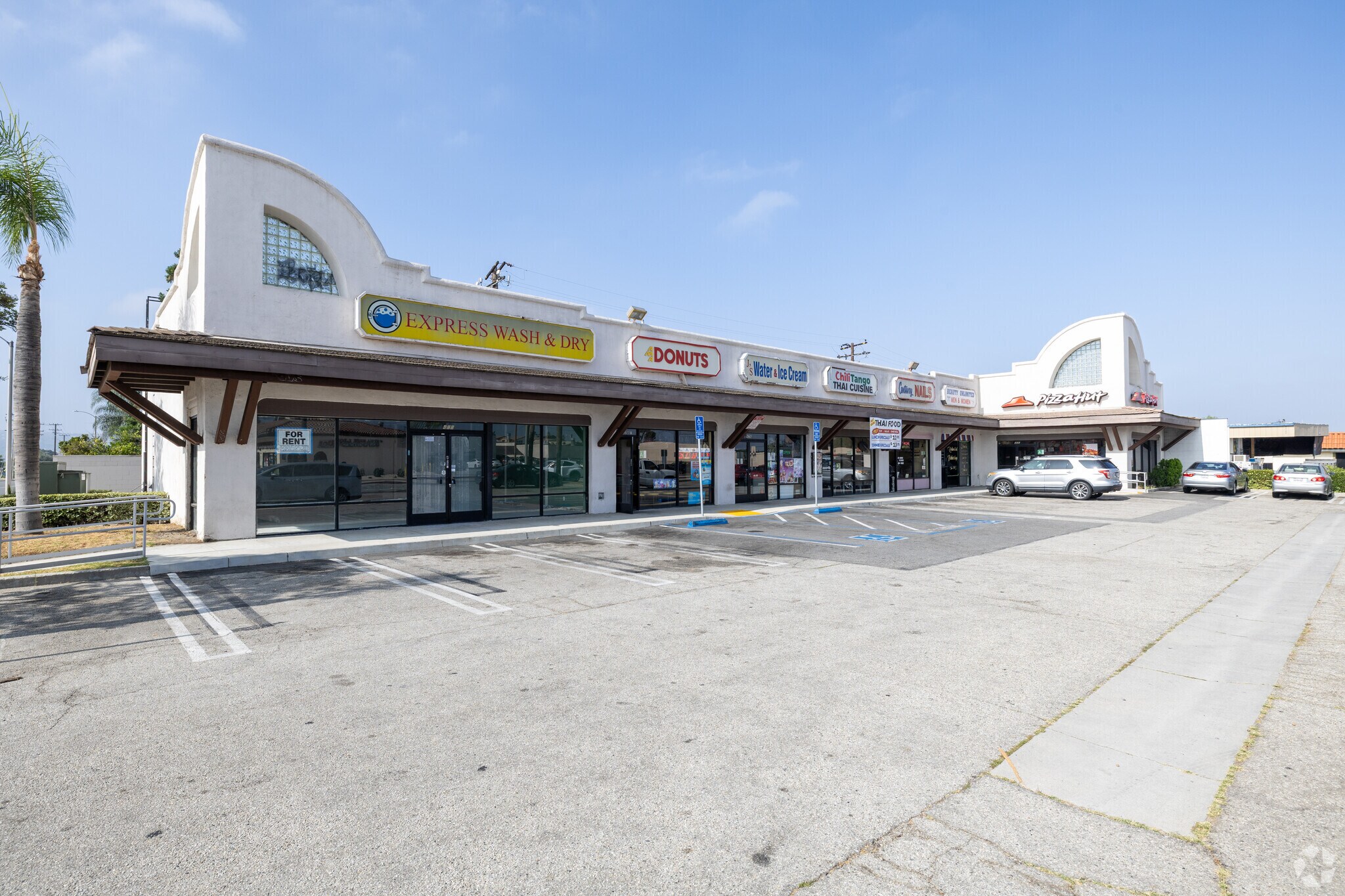 468-480 E San Bernardino Rd, Covina, CA à louer Photo du bâtiment- Image 1 de 19