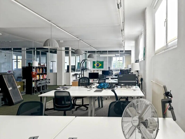 Office in Vanves for lease - Interior Photo - Image 1 of 12