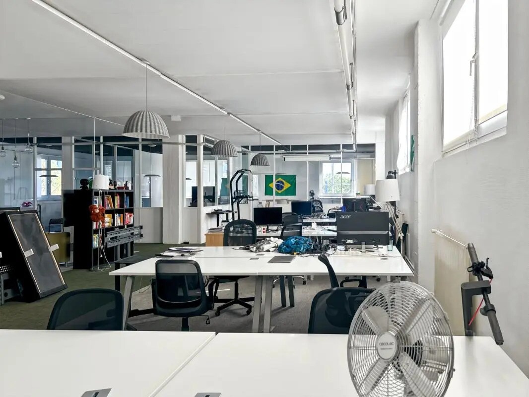 Office in Vanves for lease Interior Photo- Image 1 of 13