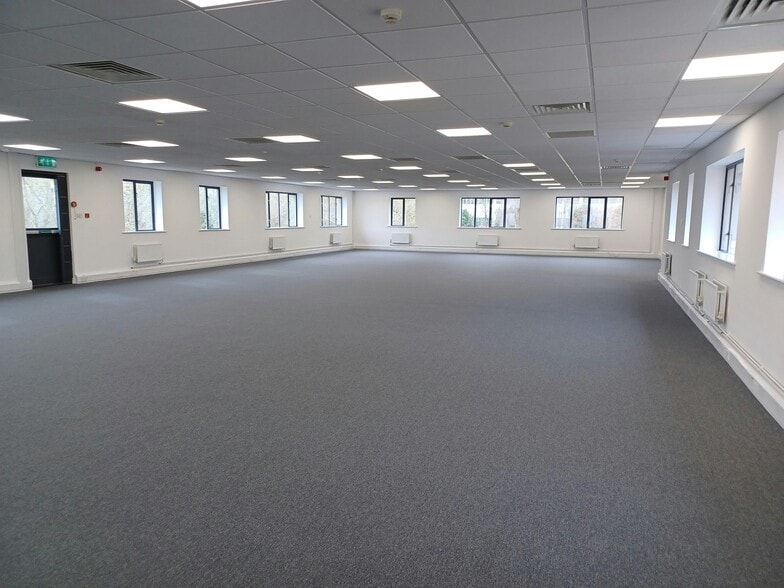 Lancaster Pl, Swindon for lease - Interior Photo - Image 2 of 4