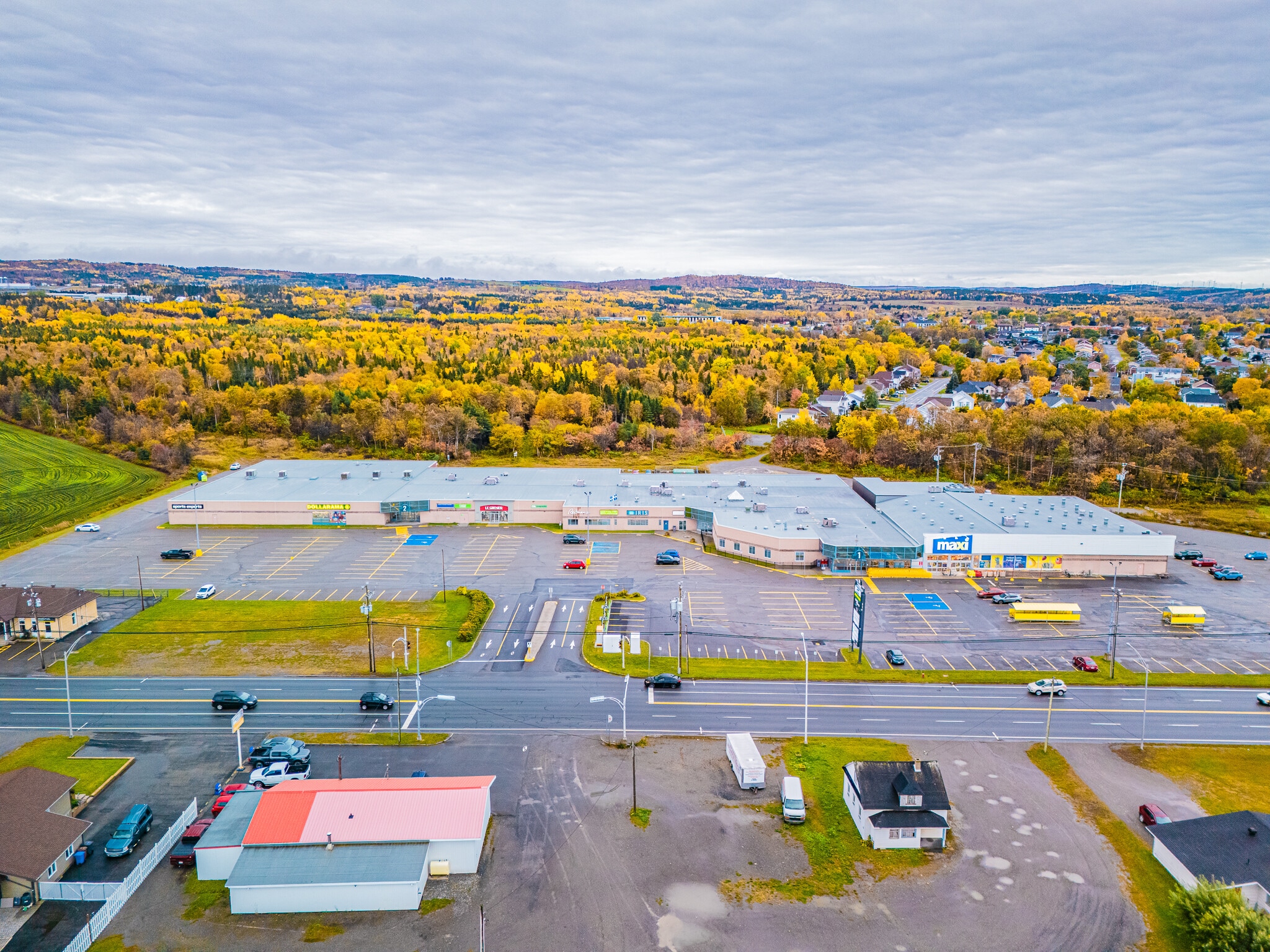 597 Av Du Phare E, Matane, QC for lease Primary Photo- Image 1 of 9