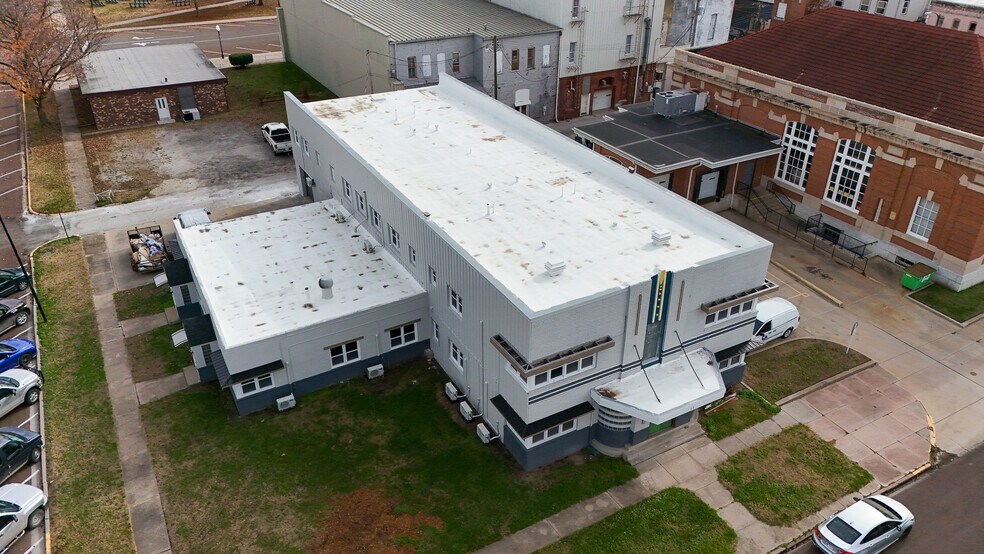 11 N Walnut St, Iola, KS à vendre - Photo du bâtiment - Image 3 de 14