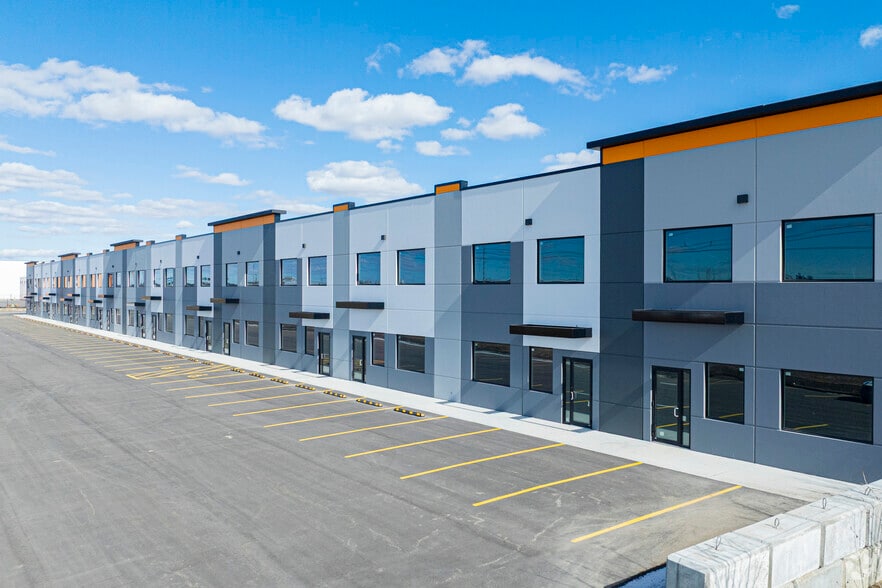 11 Heatherglen Pl, Calgary, AB for sale - Building Photo - Image 2 of 11