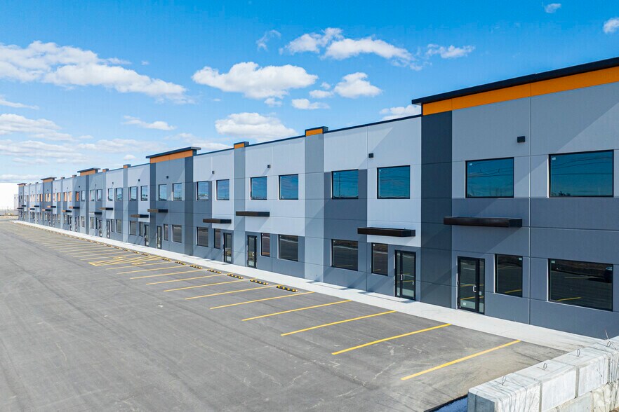 11 Heatherglen Pl, Calgary, AB à vendre - Photo du bâtiment - Image 2 de 11