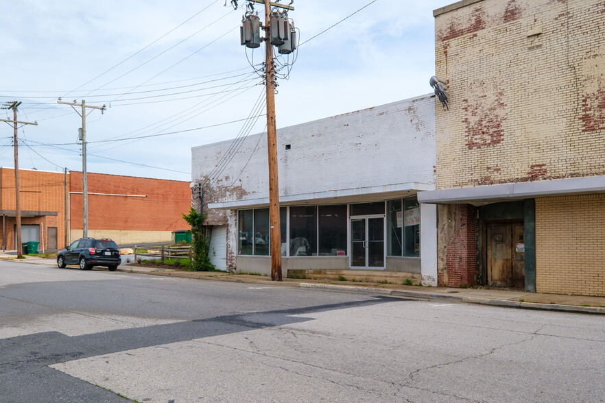 322 W Main St, Waynesboro, VA à vendre - Photo du bâtiment - Image 3 de 10