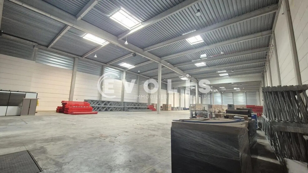 Industrial in Collégien for lease - Interior Photo - Image 2 of 11
