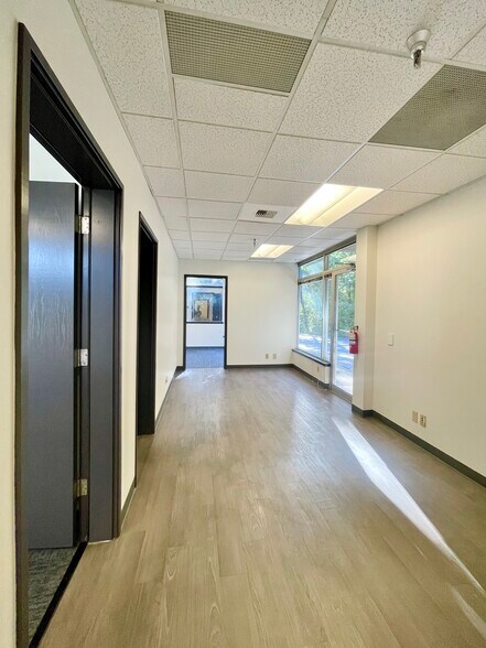17530 NE Union Hill Rd, Redmond, WA à vendre - Hall d’entrée - Image 3 de 11