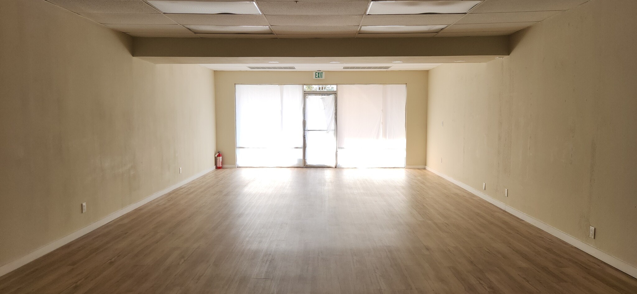 6870 Spring Mountain Rd, Las Vegas, NV for lease Interior Photo- Image 1 of 7