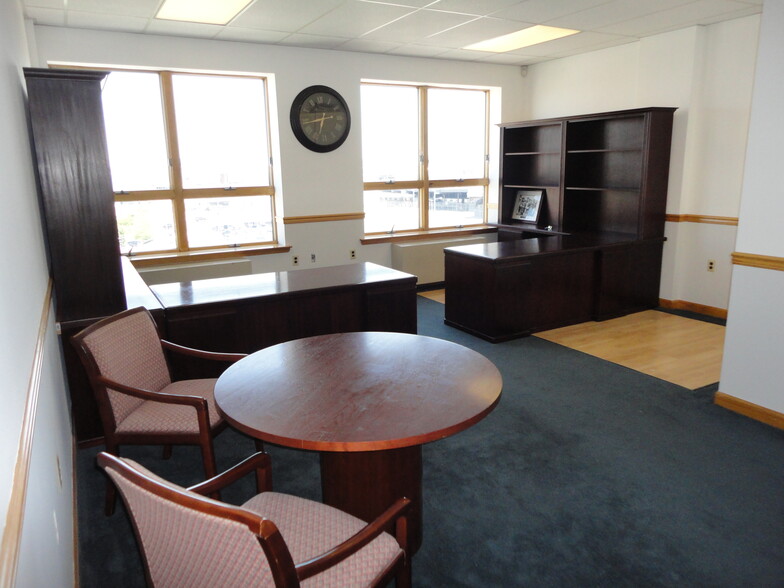 42 Richmond Ter, Staten Island, NY for lease - Interior Photo - Image 3 of 9