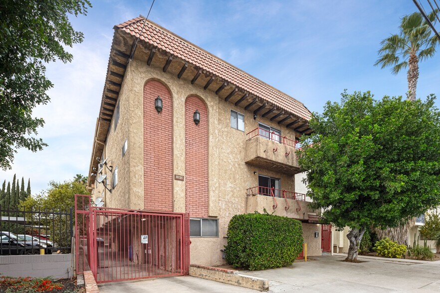 8135 Reseda Blvd, Reseda, CA for sale - Building Photo - Image 1 of 9