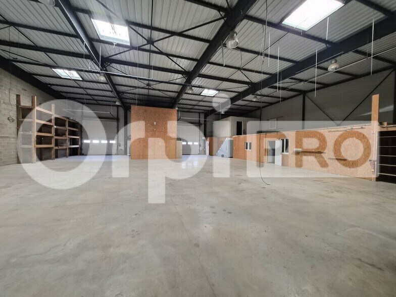 Flex in Reims for lease - Interior Photo - Image 3 of 12