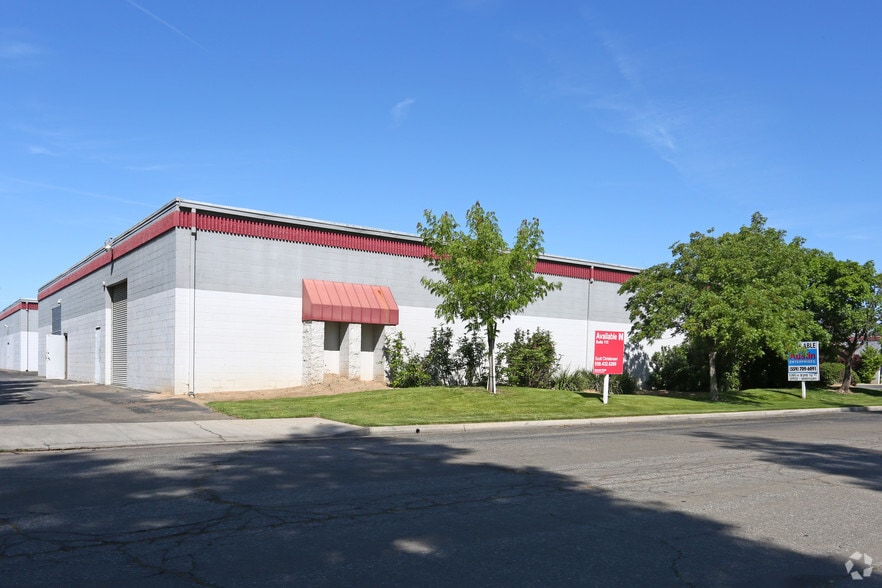 2727 N Grove Industrial Dr, Fresno, CA for sale - Building Photo - Image 3 of 11