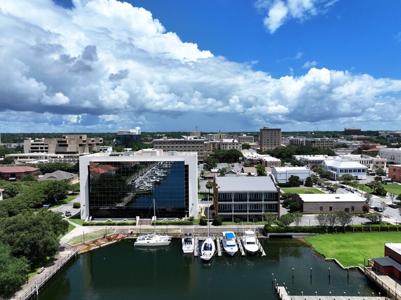 17 W Cedar St, Pensacola, FL for lease - Building Photo - Image 3 of 12