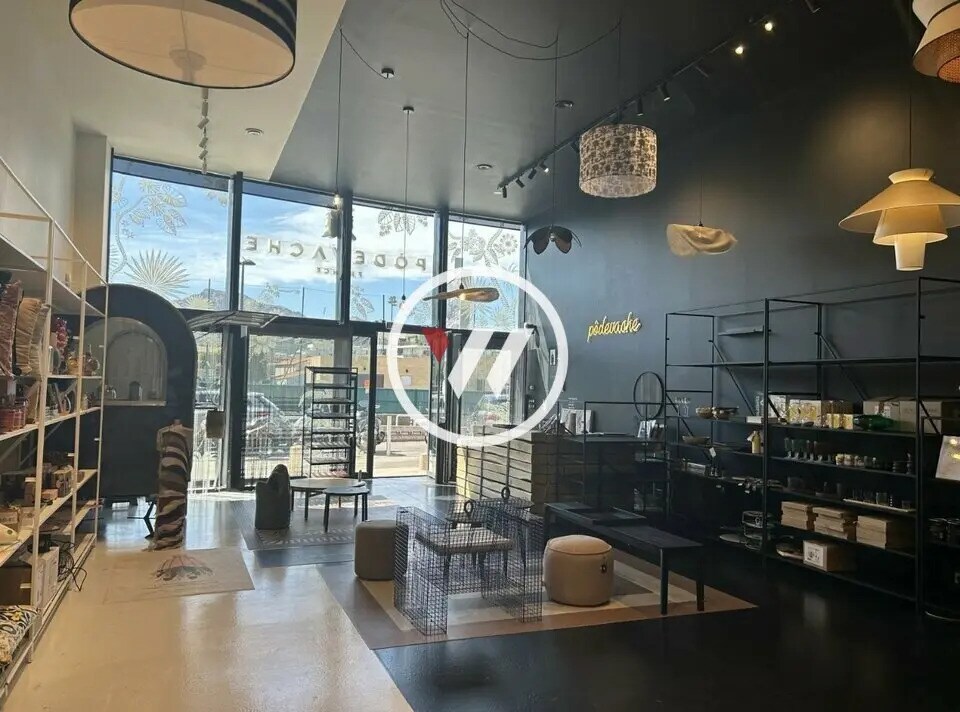 Retail in Marseille for lease Interior Photo- Image 1 of 6