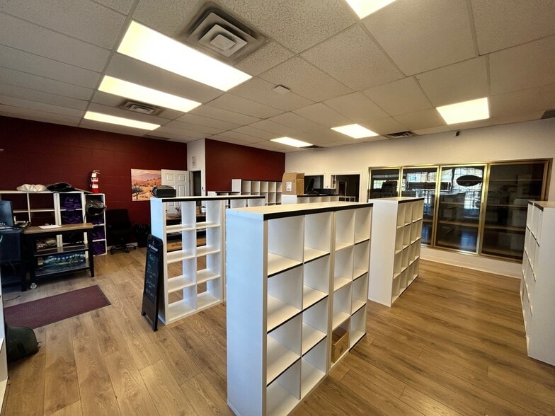 1259 Highfield Cres SE, Calgary, AB for lease - Building Photo - Image 3 of 7