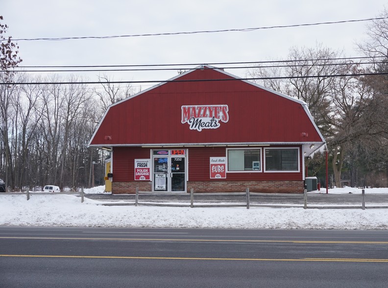 7252 Oswego Rd, Bayberry, NY à vendre - Photo du bâtiment - Image 1 de 1