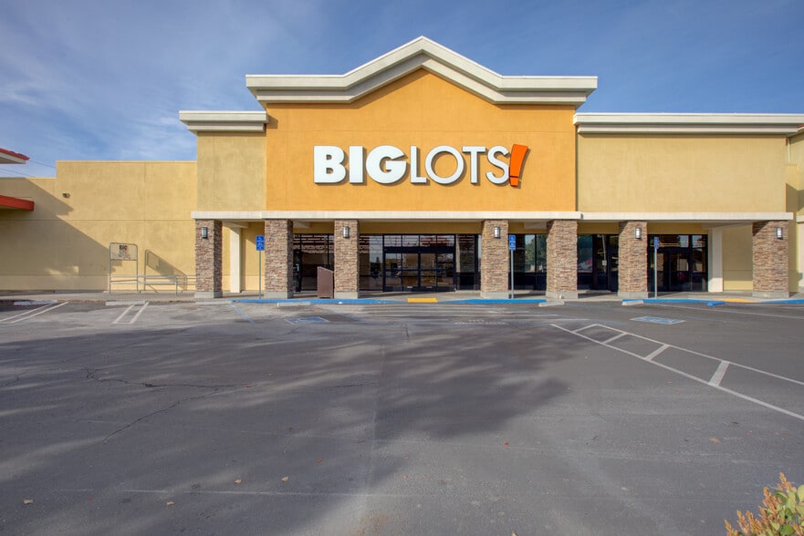 1717 Oakdale Rd, Modesto, CA for lease - Building Photo - Image 2 of 23