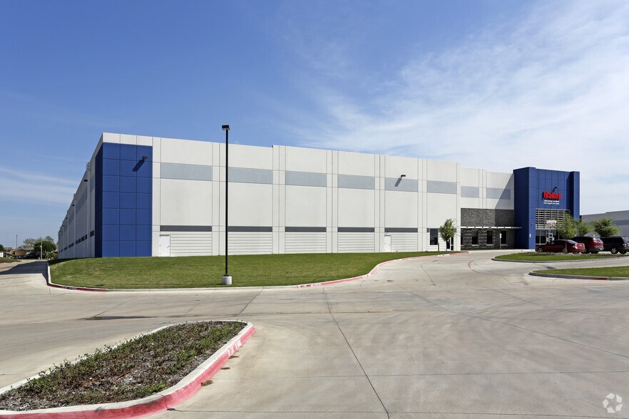 2300 Arbrook Blvd, Arlington, TX à louer - Photo du bâtiment - Image 3 de 24