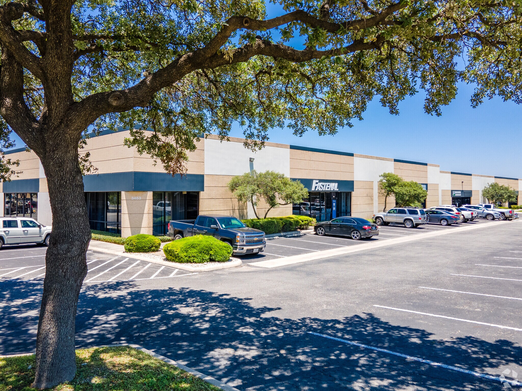 3453 IH-35 N, San Antonio, TX à louer Photo du bâtiment- Image 1 de 5