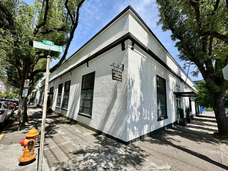 710 NW 17th Ave, Portland, OR for lease - Building Photo - Image 2 of 15