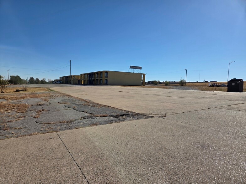 2016 W Eagle Rd portefeuille de 2 propriétés à vendre sur LoopNet.ca - Photo du bâtiment - Image 2 de 7