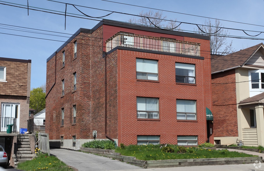 144 Coxwell Ave, Toronto, ON à vendre - Photo du bâtiment - Image 2 de 2