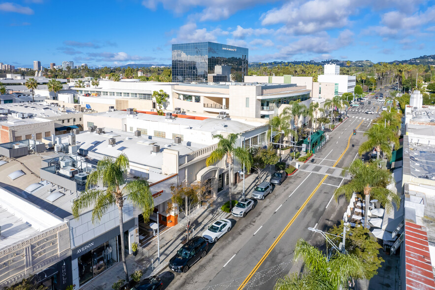 425 N Canon Dr, Beverly Hills, CA à louer - Photo du bâtiment - Image 3 de 4