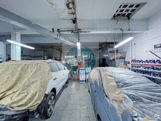 Plus de détails pour Multi-résidentiel à vendre