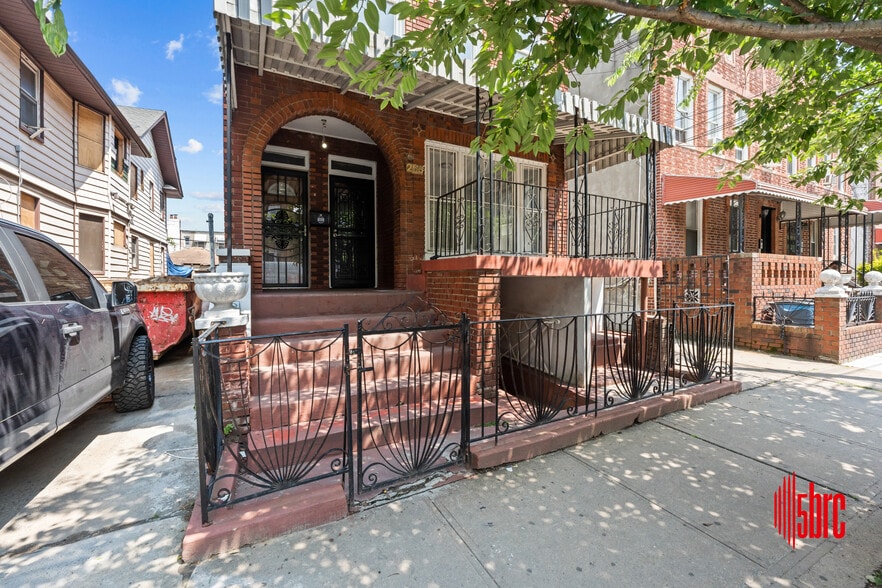 255 E 55th St, Brooklyn, NY for sale - Primary Photo - Image 1 of 13