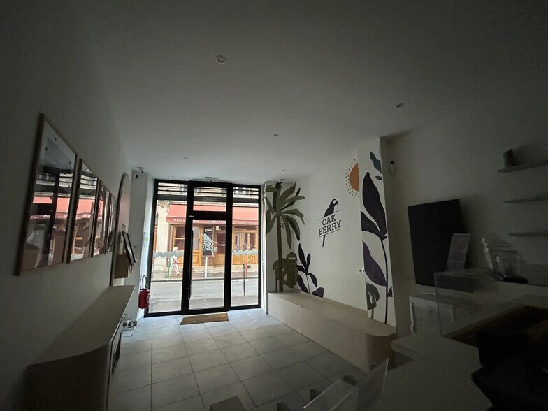 Immeuble residentiel dans Paris à vendre - Photo du bâtiment - Image 3 de 4
