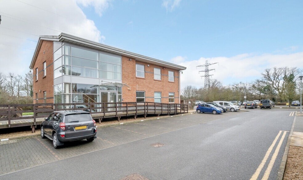 4 Winnersh Fields Gazelle Close, Wokingham à vendre - Photo du bâtiment - Image 1 de 6