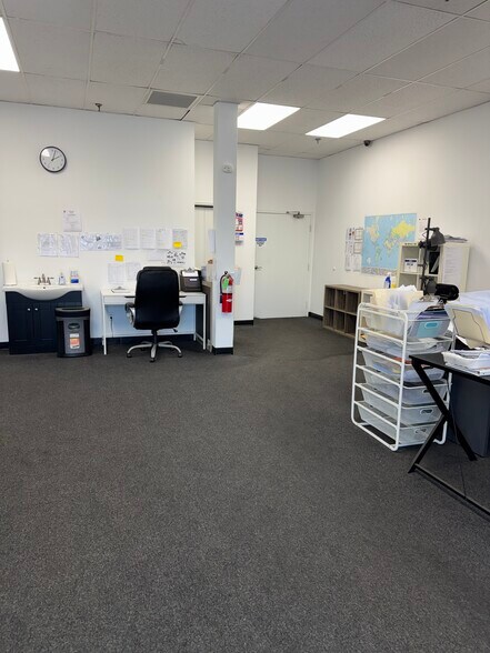 150 Commerce Rd, Carlstadt, NJ à louer - Photo du bâtiment - Image 3 de 10