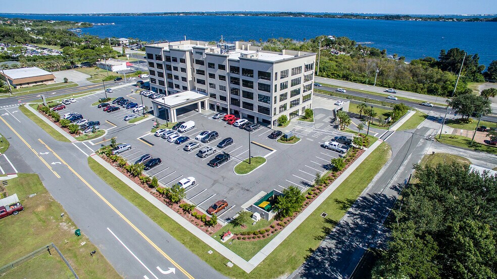 6525 3rd St, Melbourne, FL à louer - Photo du bâtiment - Image 2 de 6