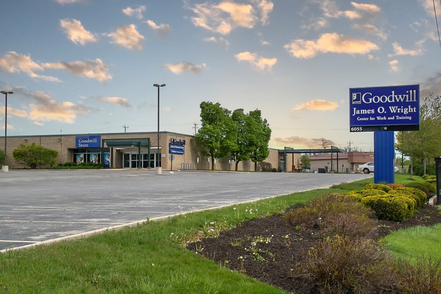 6065 N 91st St, Milwaukee, WI for sale - Primary Photo - Image 1 of 6