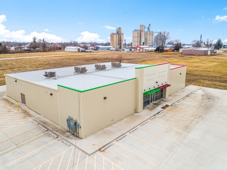 970 Highway 18, Britt, IA à vendre - Photo du bâtiment - Image 2 de 23
