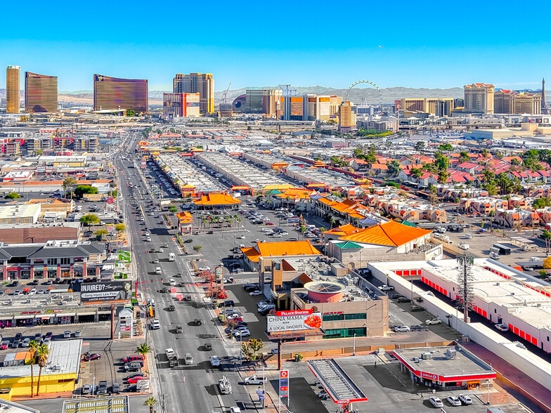 4355 Spring Mountain Rd, Las Vegas, NV à louer - Photo du bâtiment - Image 3 de 18