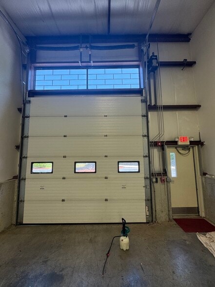 33 Forge Hill Rd, Franklin, MA for lease - Building Photo - Image 3 of 7