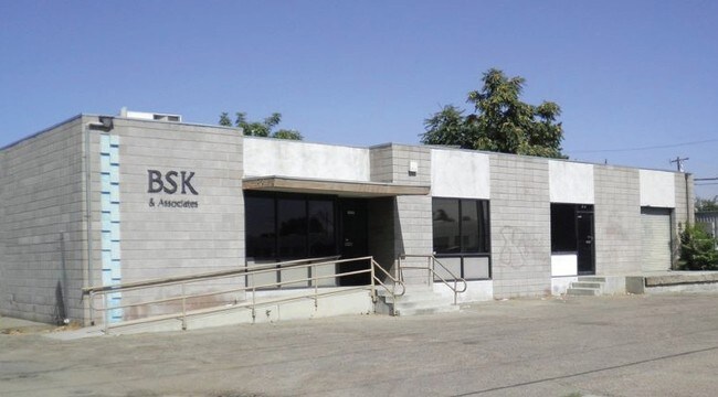 Plus de détails pour 117 V St, Bakersfield, CA - Industriel à louer