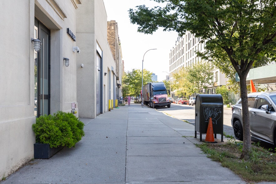 1000 Dean St, Brooklyn, NY for lease - Building Photo - Image 3 of 29