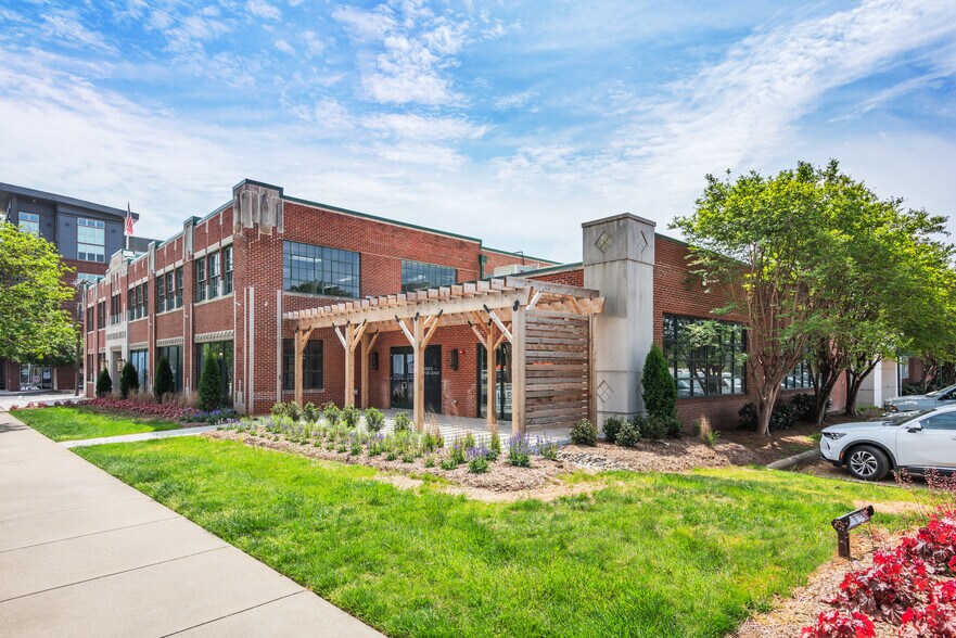 1401 W Morehead St, Charlotte, NC à louer - Photo du bâtiment - Image 3 de 6