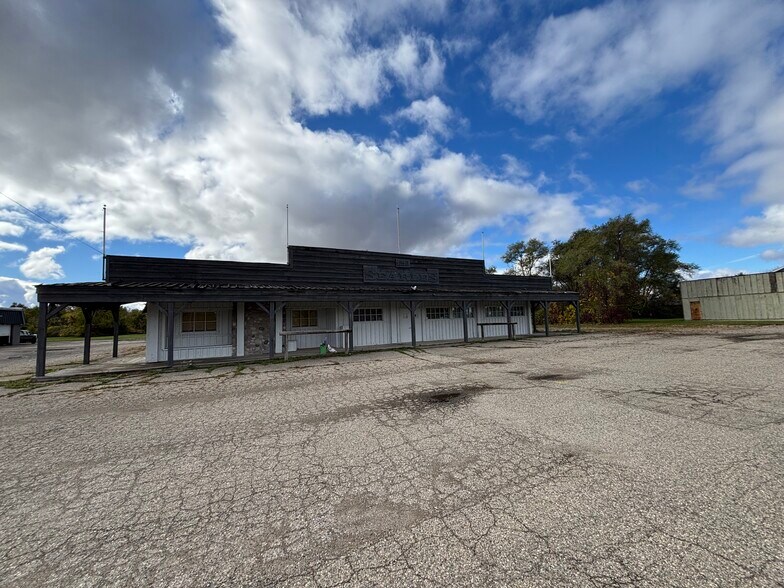 1213 N Us-127-br, Saint Johns, MI à vendre - Photo du bâtiment - Image 1 de 18