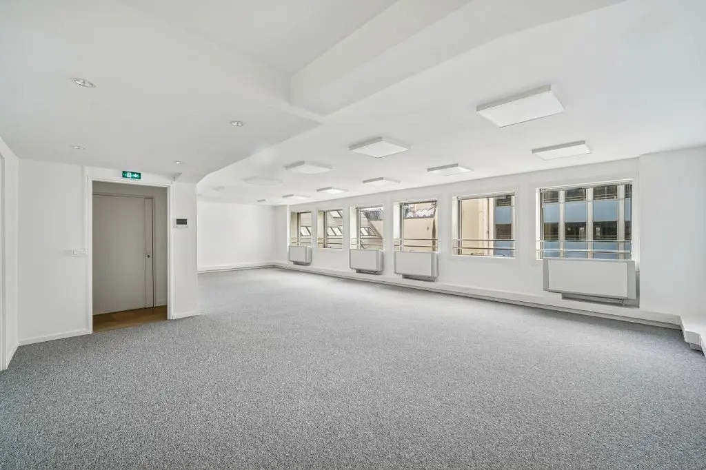 30 Rue Notre-Dame Des Victoires, Paris for lease Interior Photo- Image 1 of 7