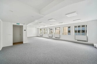 30 Rue Notre-Dame Des Victoires, Paris for lease Interior Photo- Image 1 of 7