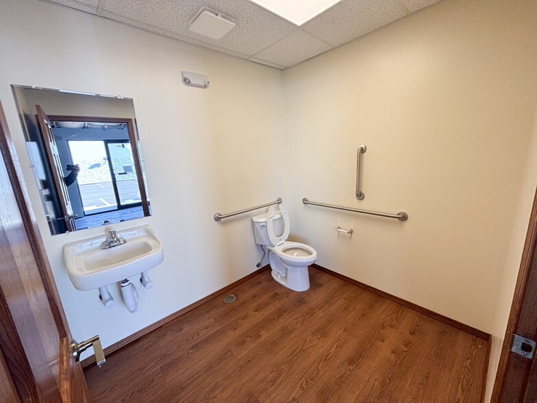 1340 W Battlefield St, Springfield, MO for lease - Building Photo - Image 3 of 18