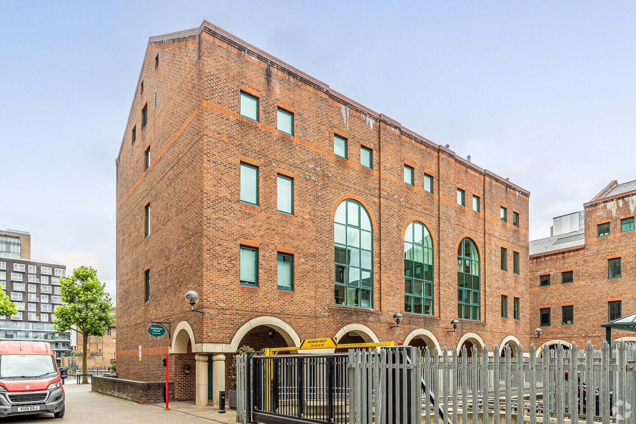 16 Pepper St, Londres à louer Photo du bâtiment- Image 1 de 4