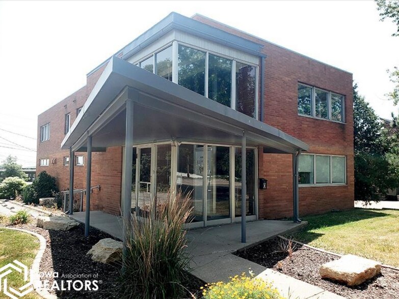 724 N 3rd St, Burlington, IA for sale - Primary Photo - Image 1 of 1
